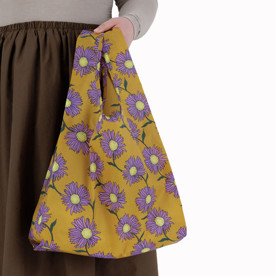 Daisy Chain - Reusable shopping bag from Californian maker Baggu made from super strong ripstop nylon to transport pretty much anything