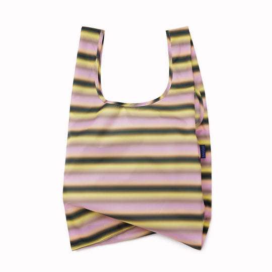 The Standard Baggu is a highly functional and environmentally conscious choice for everyday carrying needs.