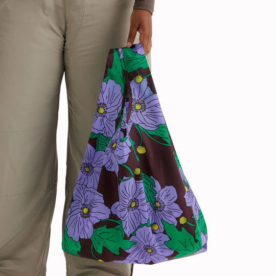 The Standard Baggu is a highly functional and environmentally conscious choice for everyday carrying needs.  carried
