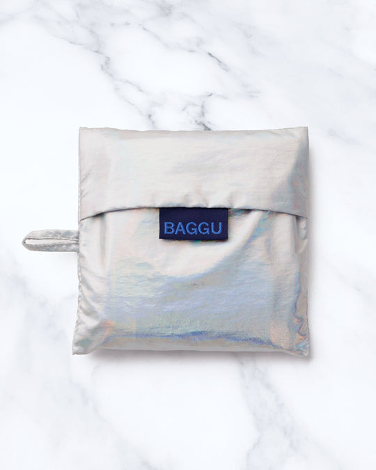The Standard Baggu Shopper is a highly functional and environmentally conscious choice for everyday carrying needs.