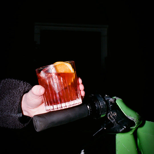 Perfect for any occasion, simply pour over ice and garnish with an orange slice for an elegant serve. Its unique blend of botanicals delivers a bittersweet profile