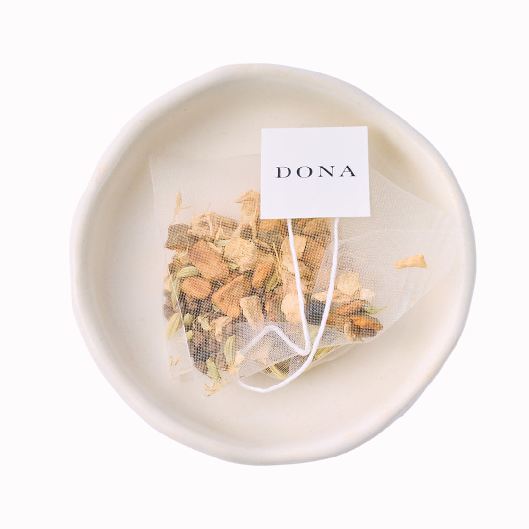 Still Life Herbal Tea Sachets is a caffeine‑free, spice‑forward herbal blend that reimagines classic masala chai. Crafted from single‑origin ginger, cinnamon, cardamom, fennel and black pepper