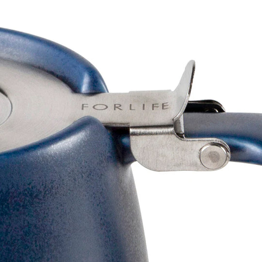 The Stump Teapot by FORLIFE is a compact, café-style brewer built for loose leaf tea.