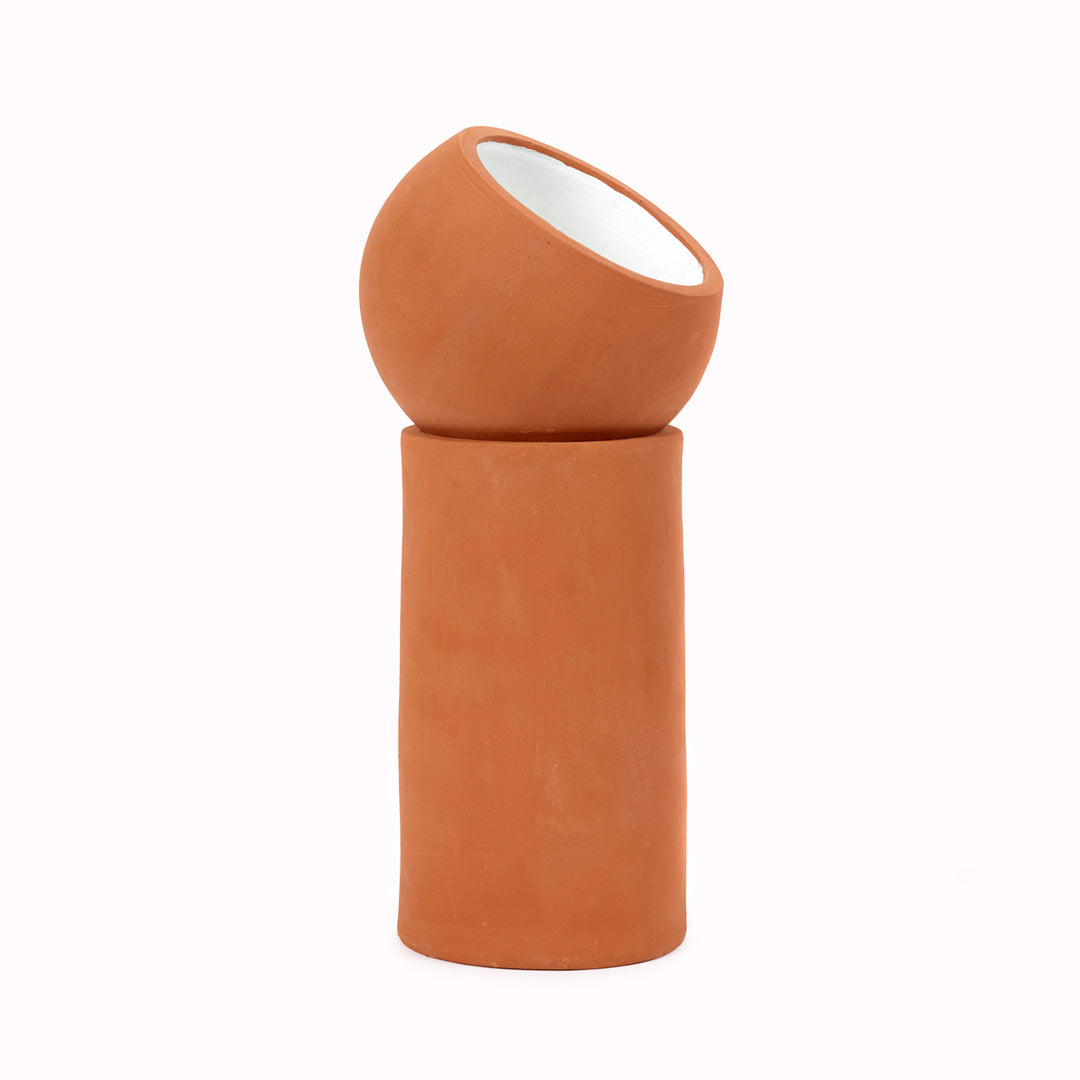 Terracotta Lamp designed by Lauren Van Driessche is her first collaboration with Serax, and was originally designed as a gift for her partner. Each item in the collection features an adjustable sphere that rests atop an empty cylinder, allowing you to easily direct the light wherever and whenever you wish.
