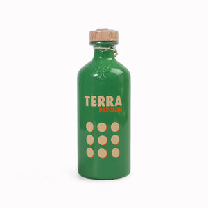 This 500ml extra virgin olive oil is crafted from the Coratina olive cultivar, native to Puglia, Italy.