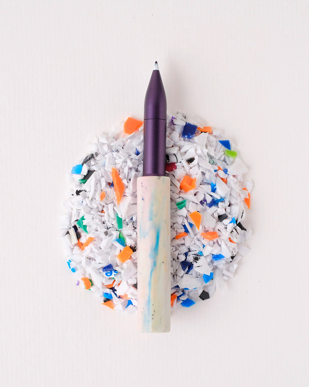 Each piece has a slightly unique finish, with subtle variations in tone that reflect its previous life. Designed for journaling, note-taking and sketching, it delivers a clean, consistent line while actively reducing plastic waste.