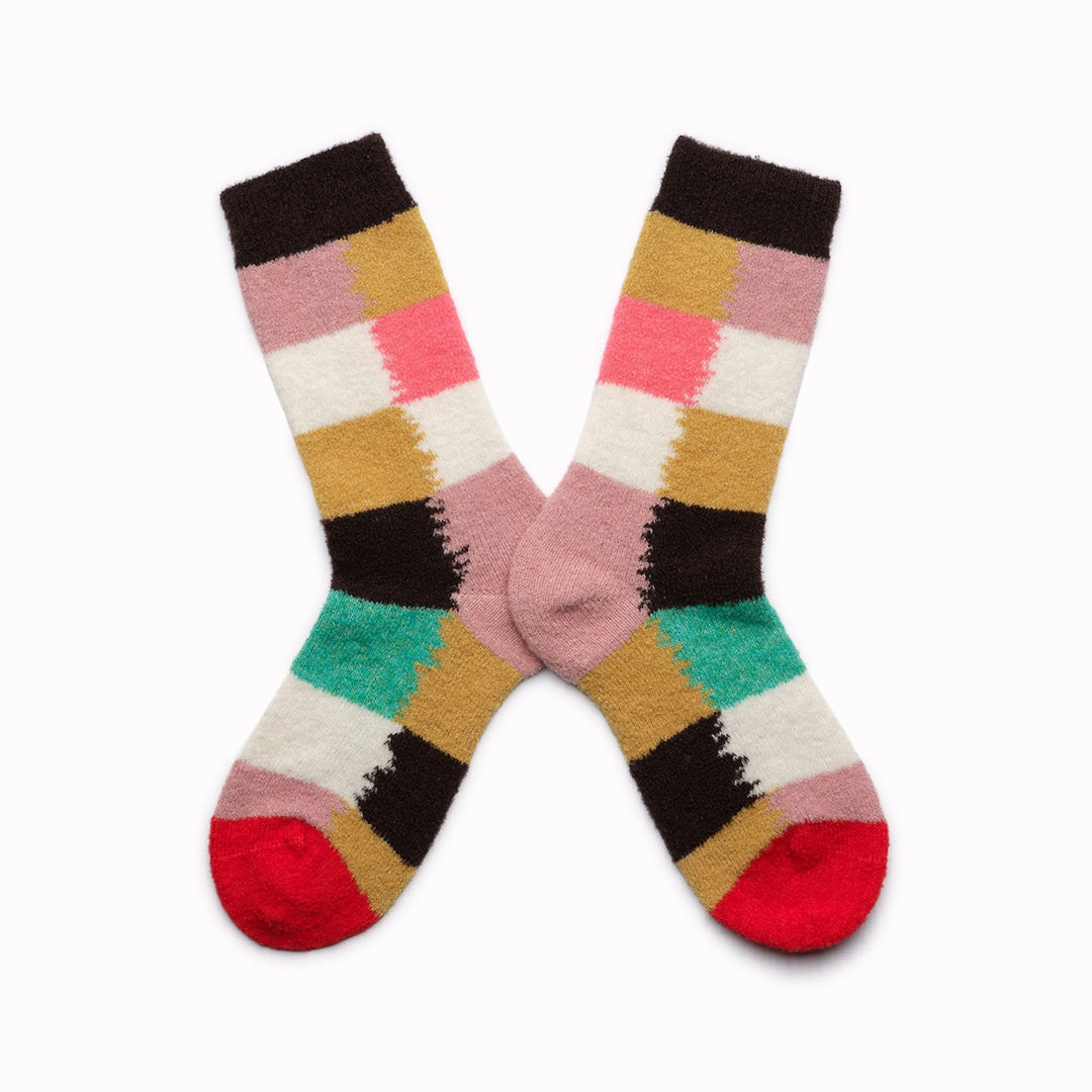 The French brand Bonne Maison creates high quality socks with Egyptian cotton and an elastane double thread. These fluffy mid-rise socks are machine washable at 30/40° C. The composition of these thin socks is : 62% wool, 37% polyamide, 1% elastane. This perfect mix offers to these fluffy socks warmth and comfort.