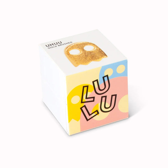 Uhuu has a brushed finish and looks lovely alone or mixed and matched with other earrings in LULU Copenhagen's range. Box