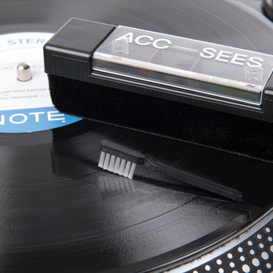 The Acc-Sees Velvet Brush Record Cleaner is a multi-functional soft anti-static pad which effectively cleans the vinyl surface, removing dust and fluff, as well as discharging static.