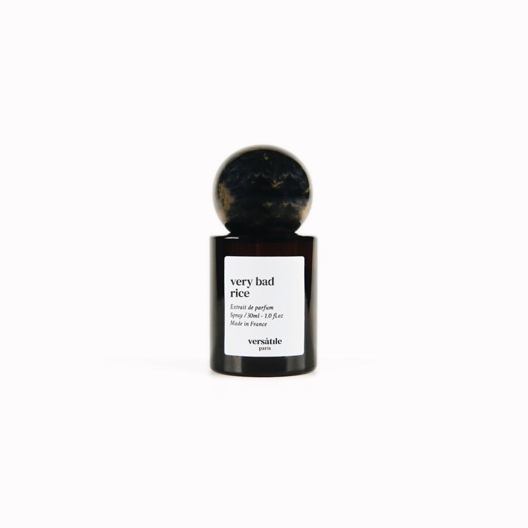 Versatile Paris’s Very Bad Rice Extrait de Parfum is deliberately off-centre. It takes a familiar note — soft, starchy rice — and pushes it somewhere darker, more textural. The opening leans subtly savoury.