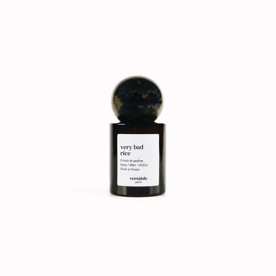 Versatile Paris’s Very Bad Rice Extrait de Parfum is deliberately off-centre. It takes a familiar note — soft, starchy rice — and pushes it somewhere darker, more textural. The opening leans subtly savoury.