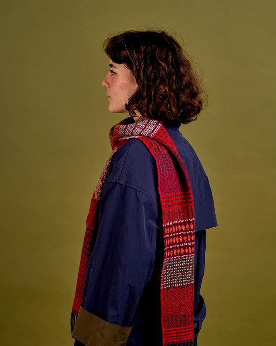 The Walton scarf is an artful mixture of textures and pattern, where graphic dots, dashes, and zigzags interplay. This is all emphasised by colour and contrast.