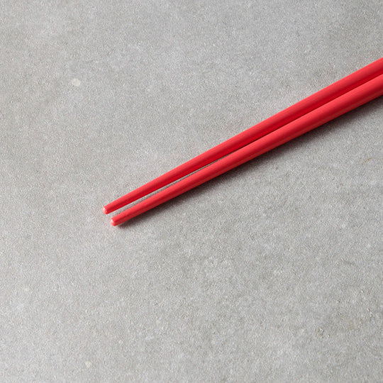 Watermelon Red lacquerware finish with white accent chopsticks from Made in Japan. This Chopstick collection is designed and made at the Zumi workshop in Fukui prefecture, Japan.