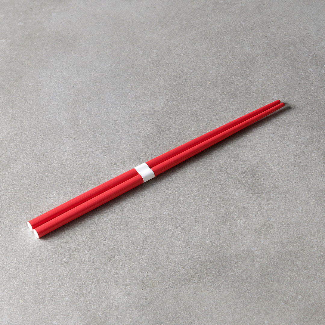 Watermelon Red lacquerware finish with white accent chopsticks from Made in Japan. This Chopstick collection is designed and made at the Zumi workshop in Fukui prefecture, Japan.