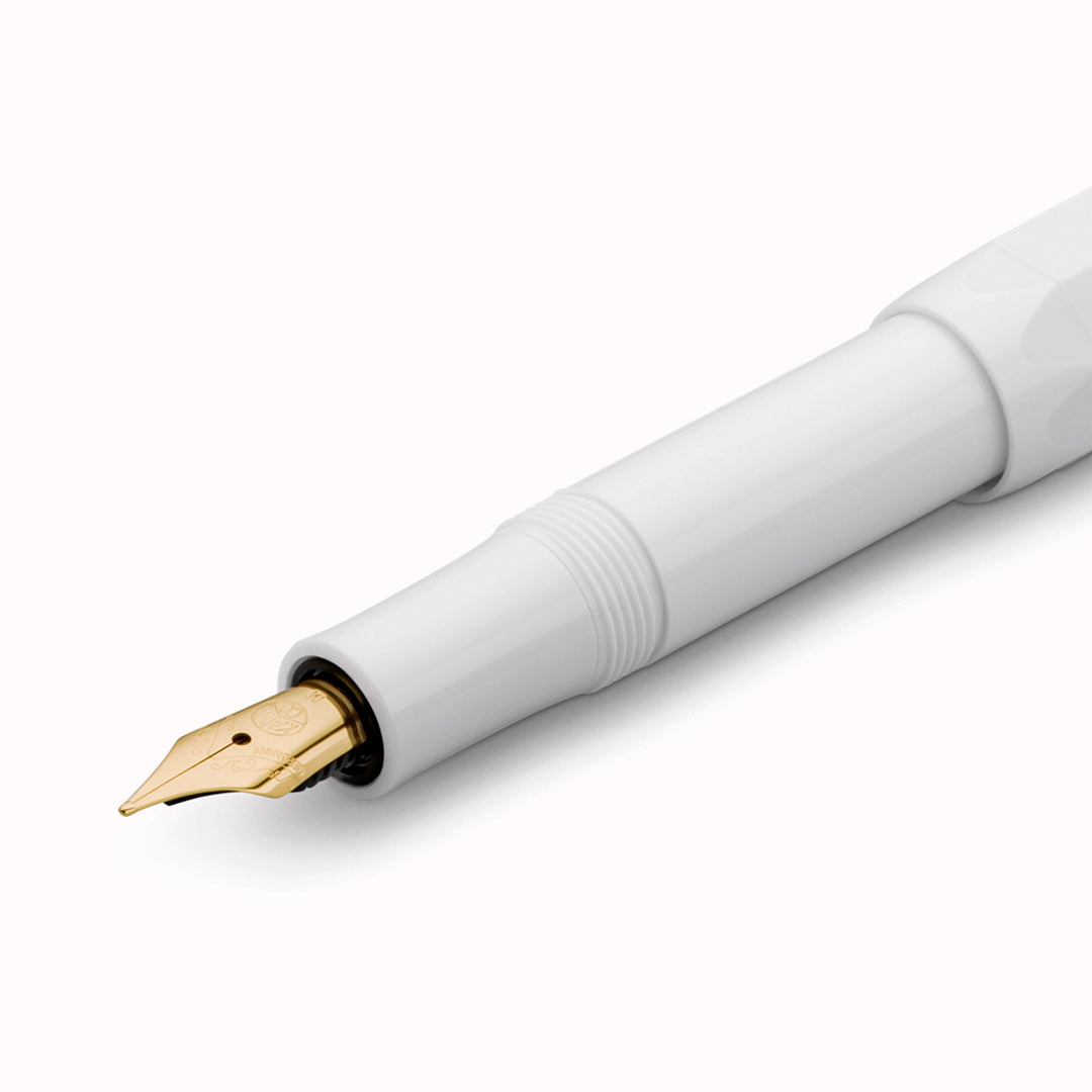 The Kaweco Classic Sport fountain pen was first produced in 1911 as a pocket fountain pen to be carried everywhere. Packaged in a cardboard gift carton.