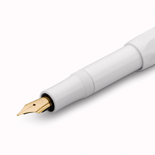 The Kaweco Classic Sport fountain pen was first produced in 1911 as a pocket fountain pen to be carried everywhere. Packaged in a cardboard gift carton.