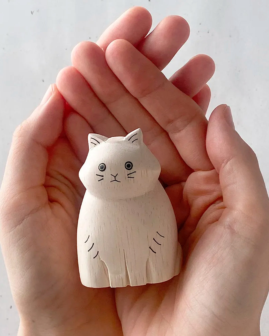 Decorative white wooden cat from the Pole Pole collection by Japanese brand T-Lab.&nbsp;