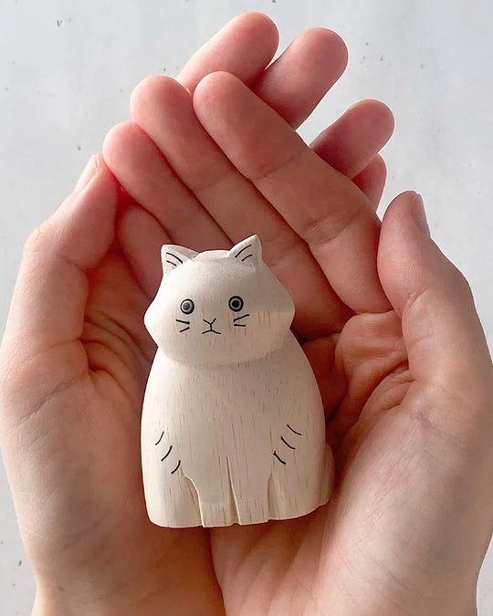 Decorative white wooden cat from the Pole Pole collection by Japanese brand T-Lab.&nbsp;
