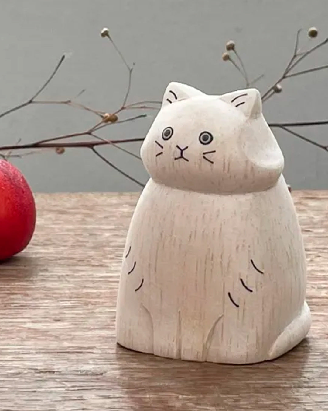 Decorative white wooden cat from the Pole Pole collection by Japanese brand T-Lab.&nbsp;