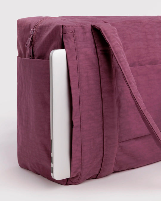 A compact carry-on built around movement. This scaled-down version of BAGGU’s Cloud series keeps the same soft structure, but tightens the proportions for under-seat travel and everyday carry.
