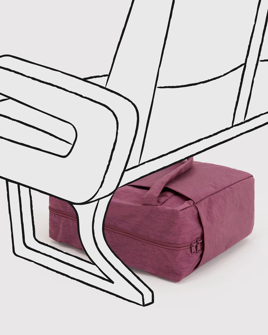 A compact carry-on built around movement. This scaled-down version of BAGGU’s Cloud series keeps the same soft structure, but tightens the proportions for under-seat travel and everyday carry.