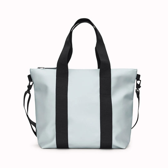 Rains' Tote Bag Mini W3 is a waterproof tote bag and an ideal companion for shopping trips as well as commuting to the office.