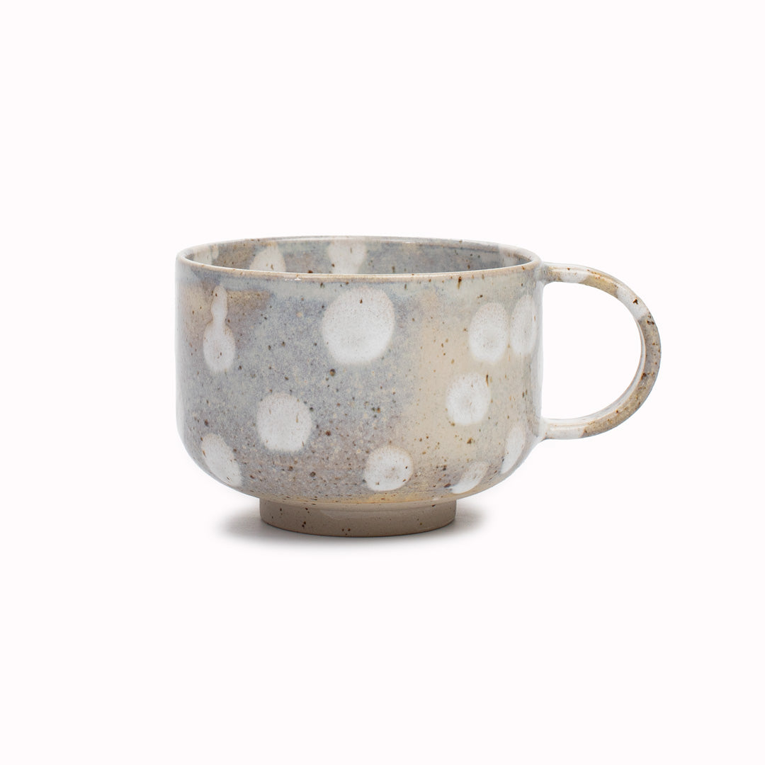 The Winter Snow&nbsp;Mion Mug is a large thick glazed stoneware mug, ideal for hot chocolate, soup, long lattes or anyone that likes a BIG cuppa in the morning.