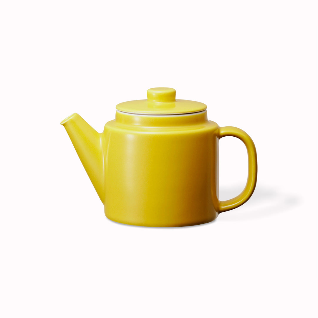 Yellow 1000ml Tea Pot from Japanese designed Common Tableware.&nbsp; Simple, Utilitarian, expertly created in Japan. both a practical and elegant addition to your table.