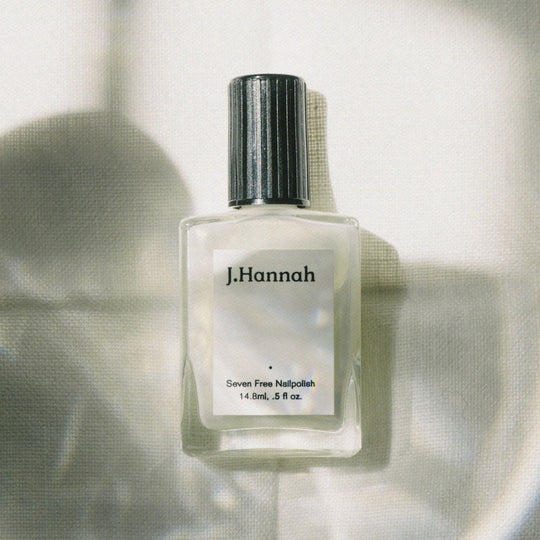 Akoya nail polish by J.Hannah is their only transparent shade, inspired by the opulence of silk, gold leaf and the delicate lustre of oysters. Neutral with a subtle golden sheen.