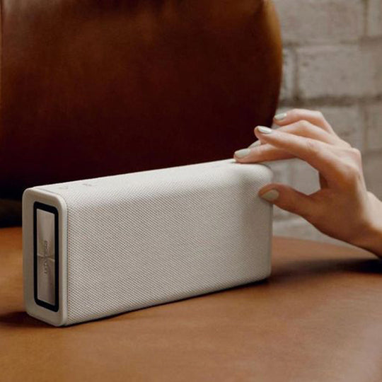 White Mist Bluetooth travel speaker detail from Urbanista. Like all Urbanista products it has a stripped back and minimal aesthetic so perfect for the style conscious.