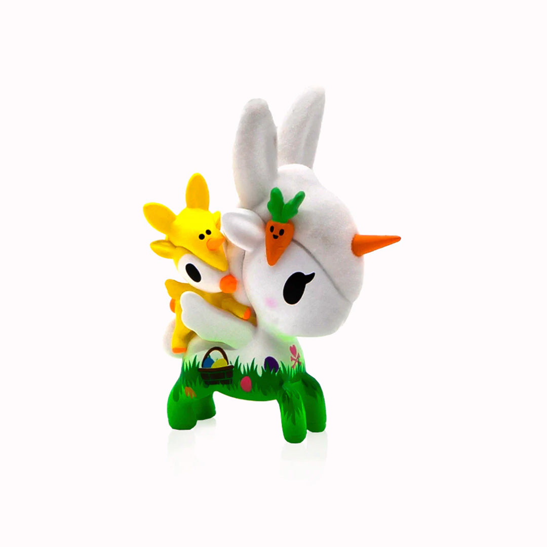 Lil’Hopper, to help spread springtime fun! This fuzzy duo of Usagi and Lil’ Hopper are ready to hop into your heart and into your collection!