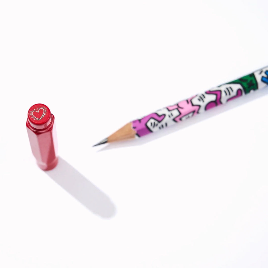 The point guard protects the lead from breaking in your bag or pocket meaning you can carry your beloved Blackwing anywhere.