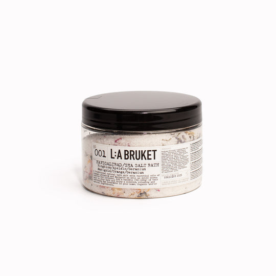 Marigold, Orange and Geranium Sea Salt Bath | 001 | La Bruket. A sea salt bath enriched with marigold, orange and geranium. The base of sea salt cleanses and stimulates the skin. Contains essential oil of marigold, orange and geranium which has calming, antibacterial and repairing properties to effectively counteract skin irritations. Organic and/ or natural ingredients. Natural Swedish self-care from L:A Bruket.