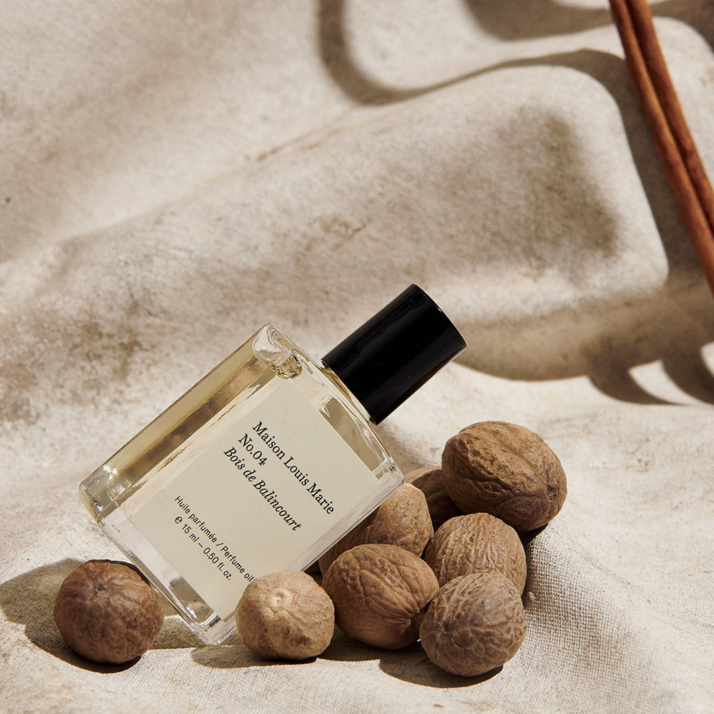 Bois de Balincourt by Maison Louis Marie is a Sandalwood fragrance with a dominant Cedarwood and Sandalwood accord that's supplemented by a spicy Cinnamon Nutmeg complex with an earthy Vetiver note.