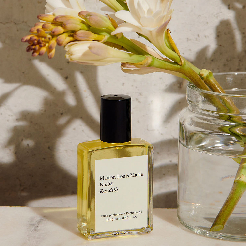 Kandilli perfume oil by Maison Louis Marie. This scent is a Tropical Tuberose accorded with a White Lily background and sits on a warm Amber Sandalwood base