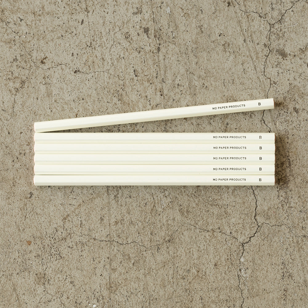 Beautiful, minimal set of 6 'B Grade' pencils for notes or sketching from Japanese stationery company MD Paper. This set contains 6 pencils. Each pencil has a diameter of 7mm and is 176mm in length, and they are suitable for a range of drawing and sketching techniques. The soft lead provides smooth lines for detail work. 6 pencils shown