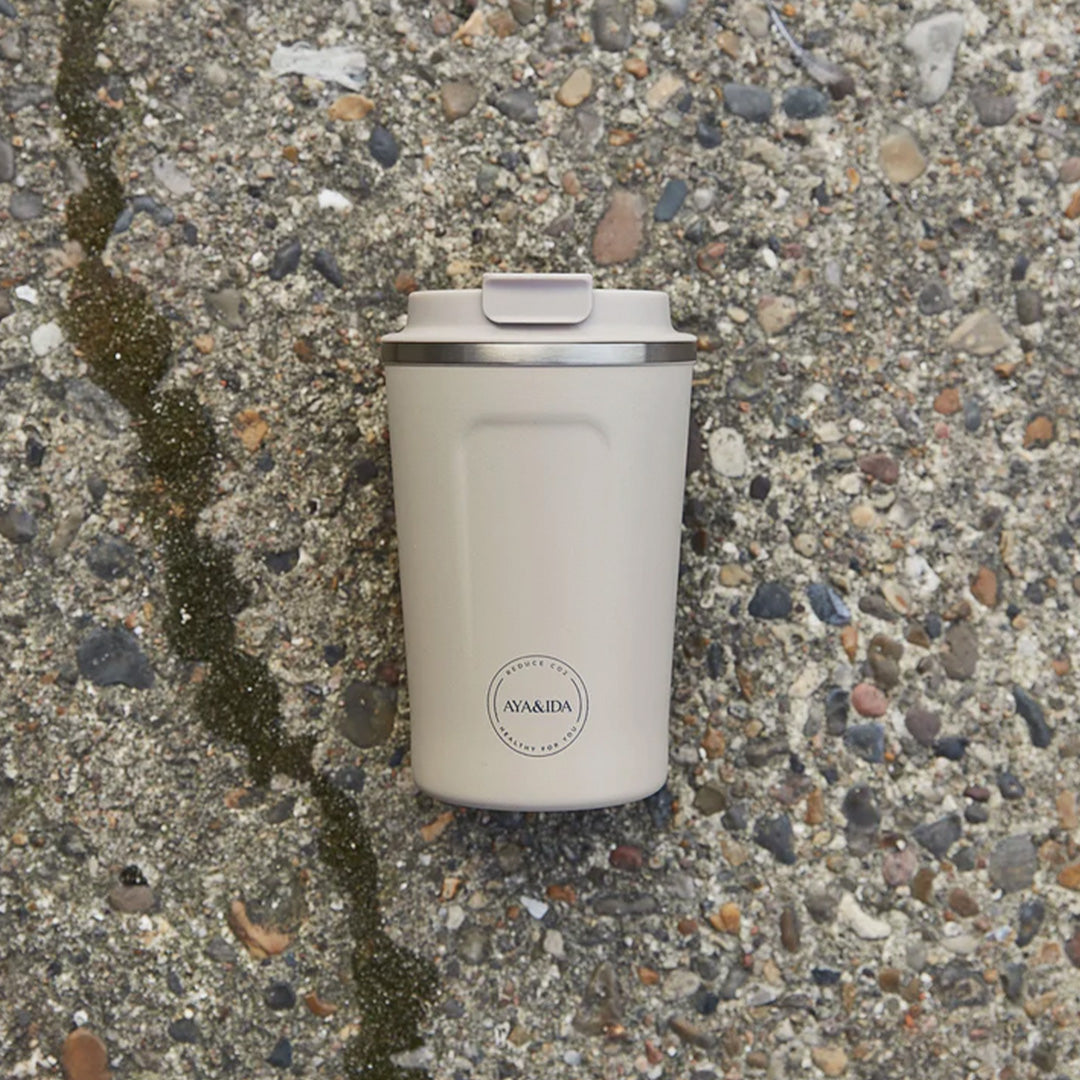 Cup2Go Flask Lifestyle from AYA&IDA. The CUP2GO is functional, beautiful, and a sustainable alternative to single-use cups with plastic lids.