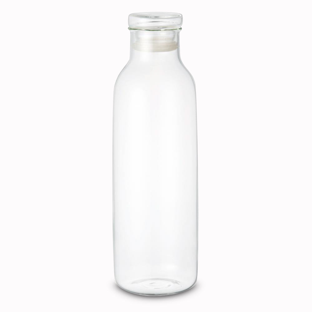 Heat resistant glass 1 litre carafe with lid for water or wine from Kinto with silicone rim on lid for snug fit.