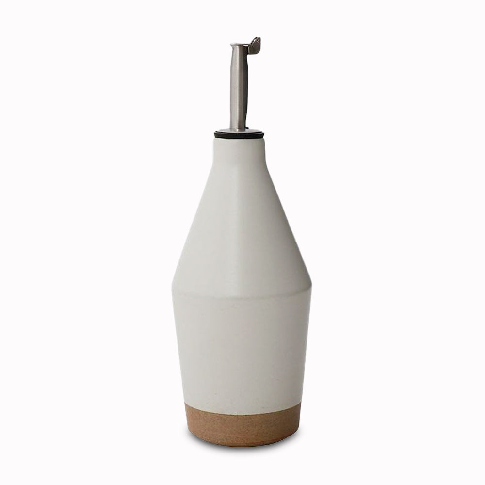 Off-white table oil pourer by Kinto, using sandstone unique to the Hasami region in Japan. It gives the product a beautiful rough quality whilst also being delicate and a pleasure to use. 