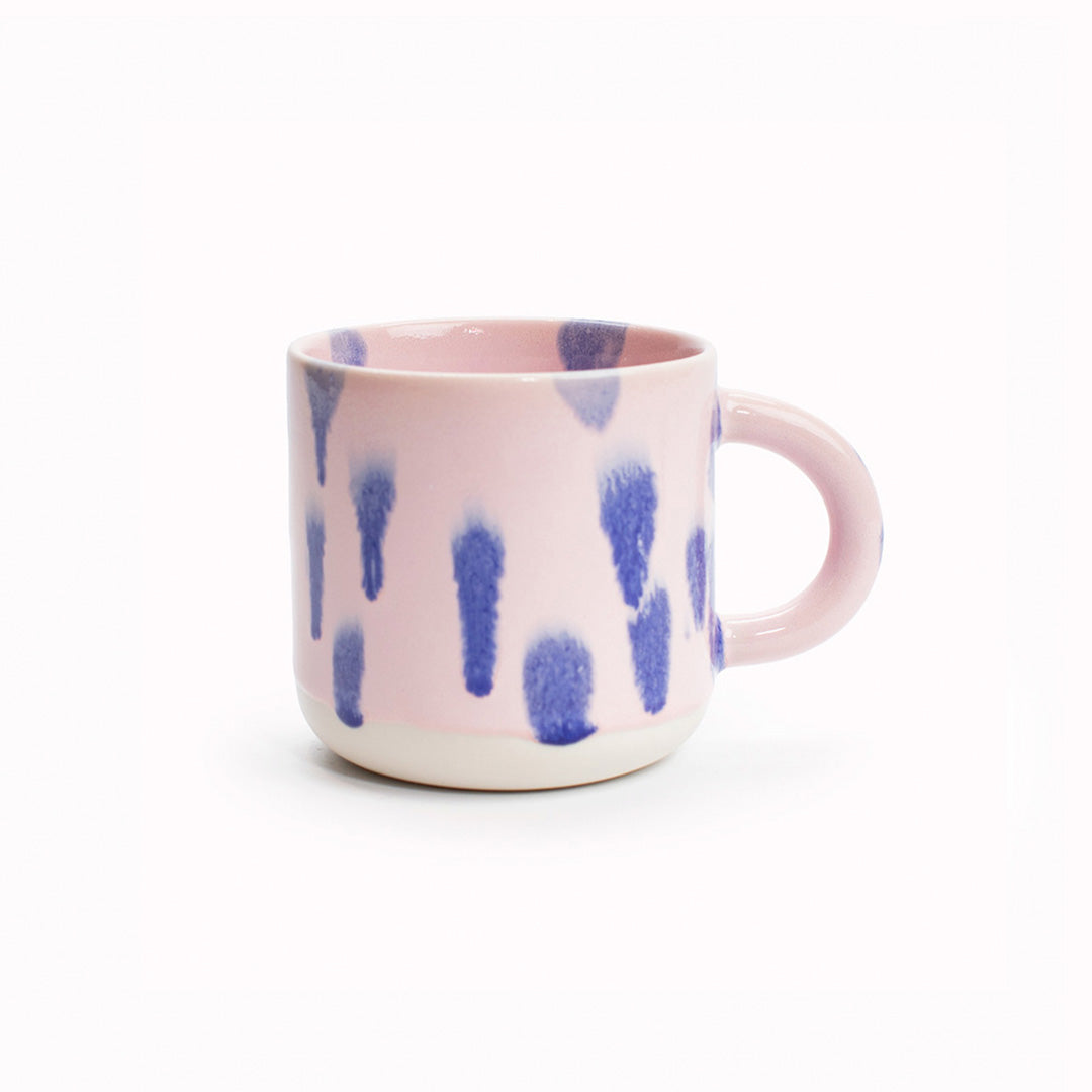 The Chug Mug by Studio Arhoj features their trademark thick, hand poured coloured glaze which means that each mug is unique. These superb mugs have a large handle and hold a good 'chuggable' serving of coffee or tea.