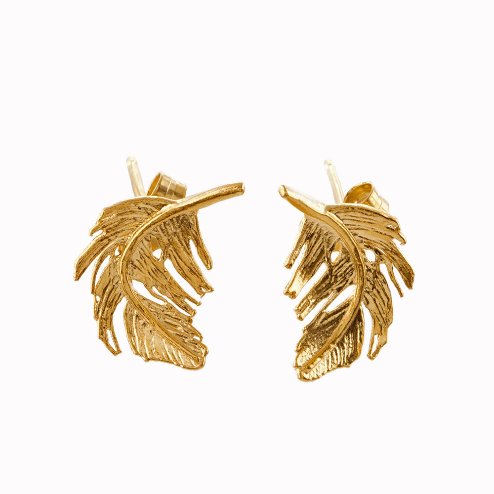 Ethereal feathers in all their beautiful detail have been captured in a pair of stud earrings. Perfect for mixing and matching with other Alex Monroe earrings.