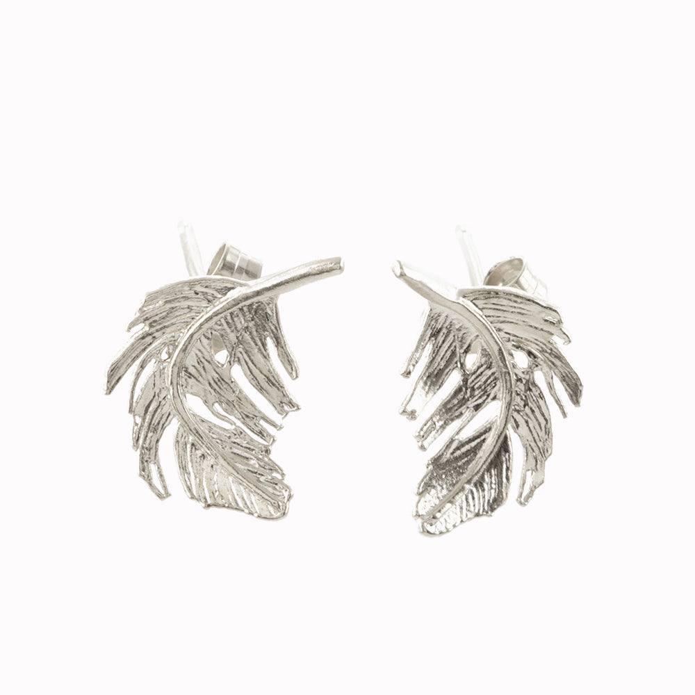 Ethereal feathers in all their beautiful detail have been captured in a pair of stud earrings. Perfect for mixing and matching with other Alex Monroe earrings.