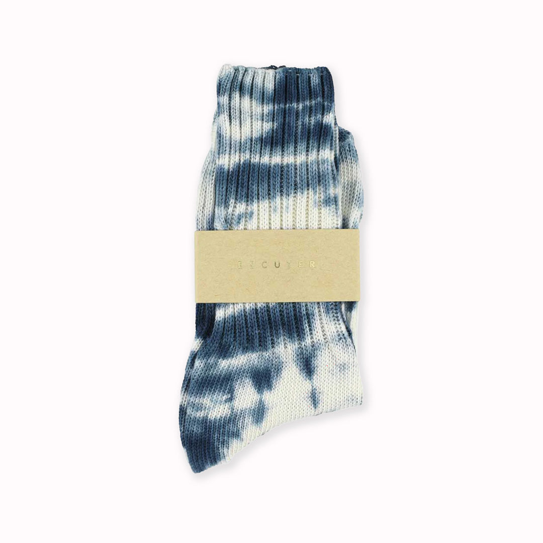 Thick premium tie dye socks in packet by Belgium based Escuyer. Made from soft and comfortable South American cotton and are blended with a touch of polyamide and elastane for durability. Manufactured at a family owned factory in Portugal. 