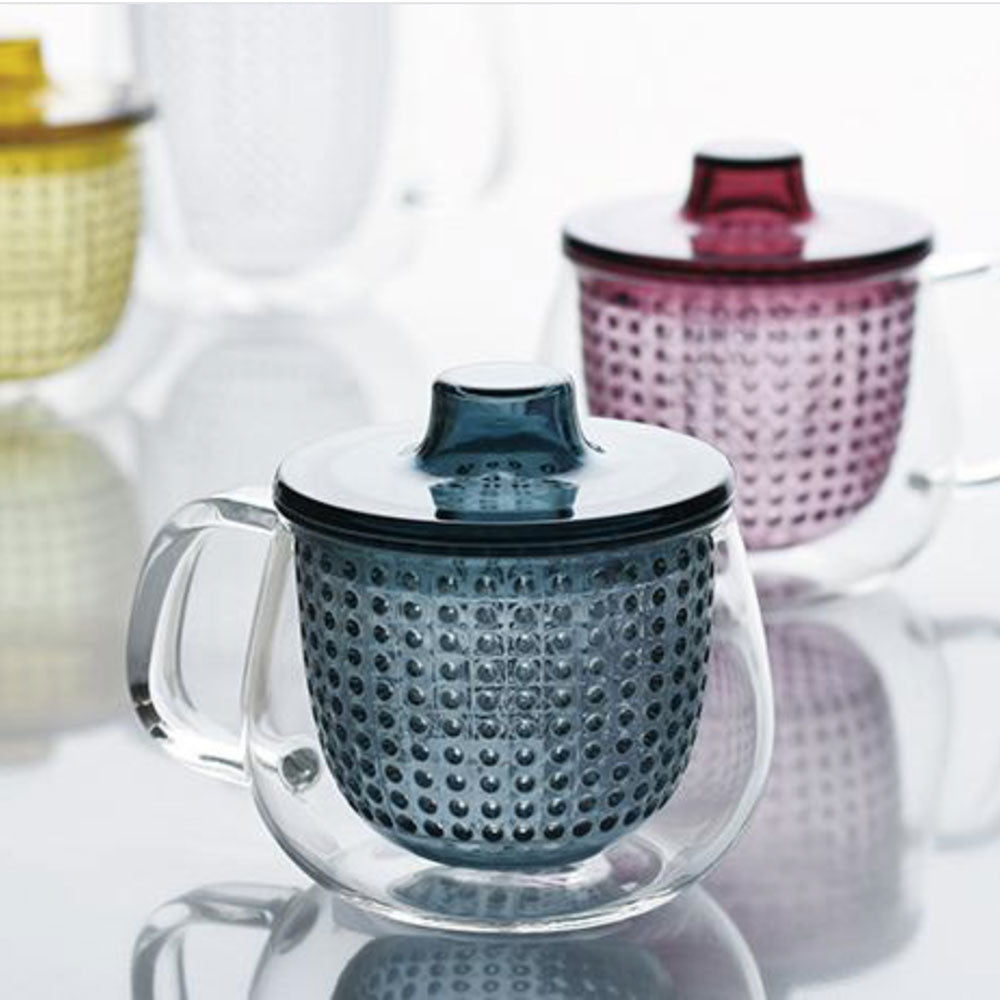 Unitea Mug and Strainer in one detail from Kinto, Works with any loose leaf tea, the large strainer allows space for the leaves to unfold to give you a perfect brew.