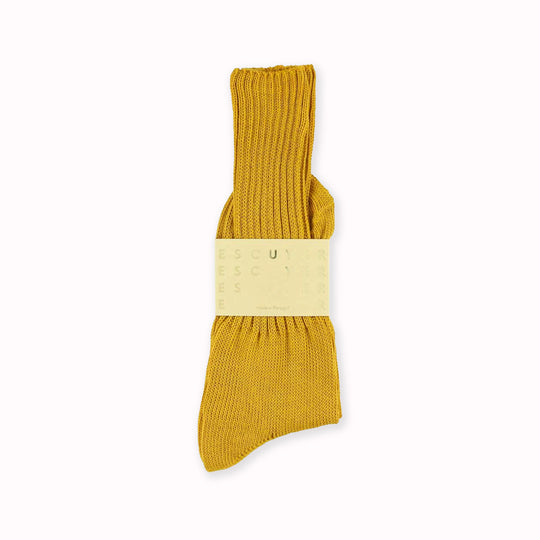 Thick premium mustard crew socks available in UK sizes 3.5-7 and 6-10.5. Escuyer produce well crafted accessories to assist in adding elegance and quality to your everyday essentials. Made from soft and comfortable cotton and manufactured in Portugal.