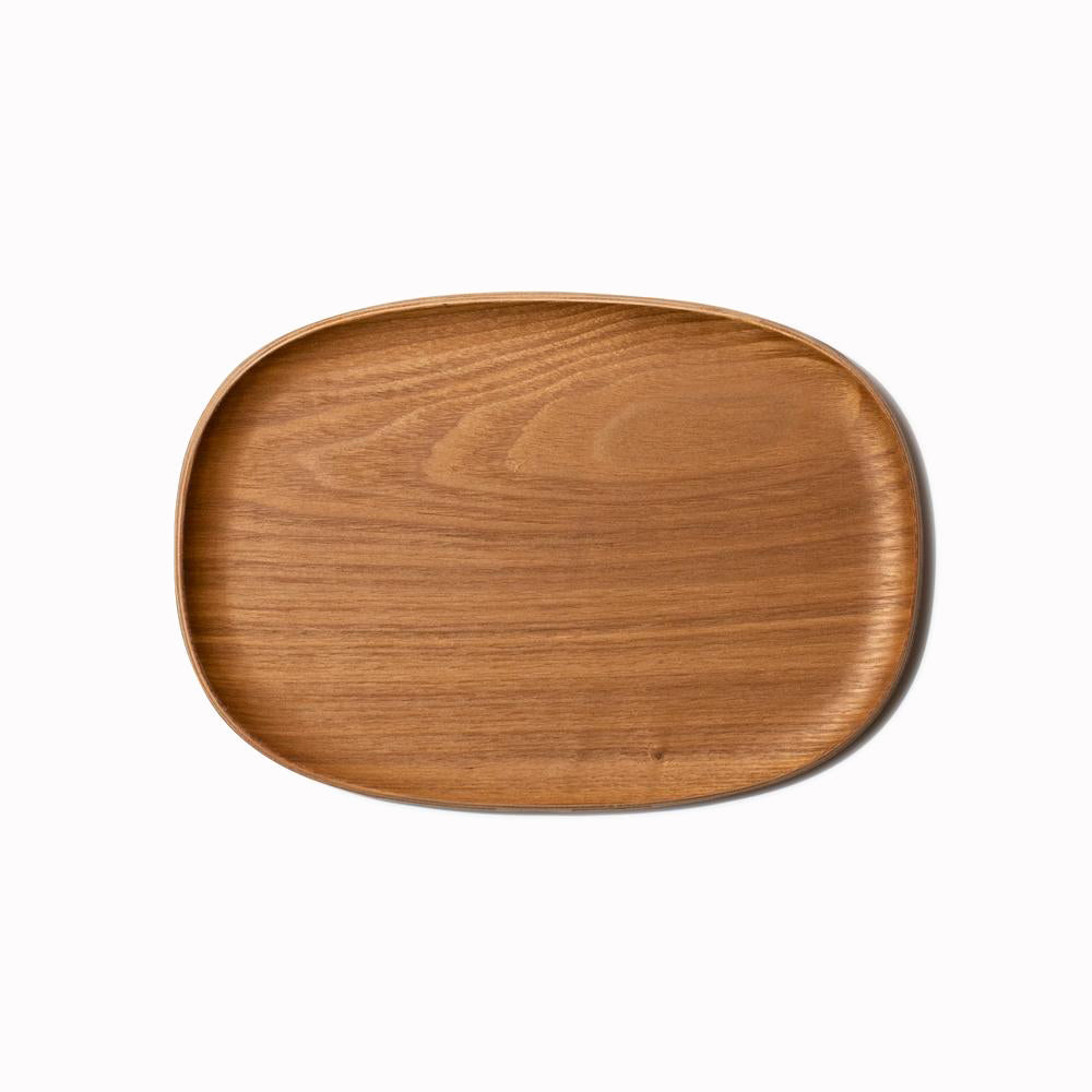 The Unitea small non slip wooden tray from Japanese brand Kinto, is a pleasing rounded corner tray with a shallow bevel to contain any unwanted spills.