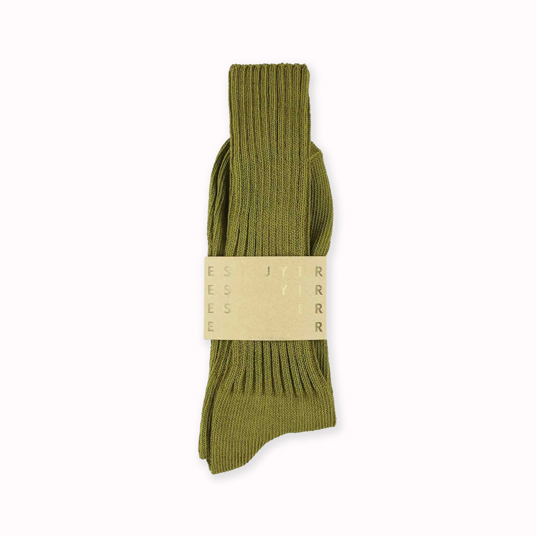 Thick premium ecru olive crew socks available in UK sizes 3.5-7 and 6-10.5. Escuyer produce well crafted accessories to assist in adding elegance and quality to your everyday essentials. Made from soft and comfortable cotton and manufactured in Portugal.