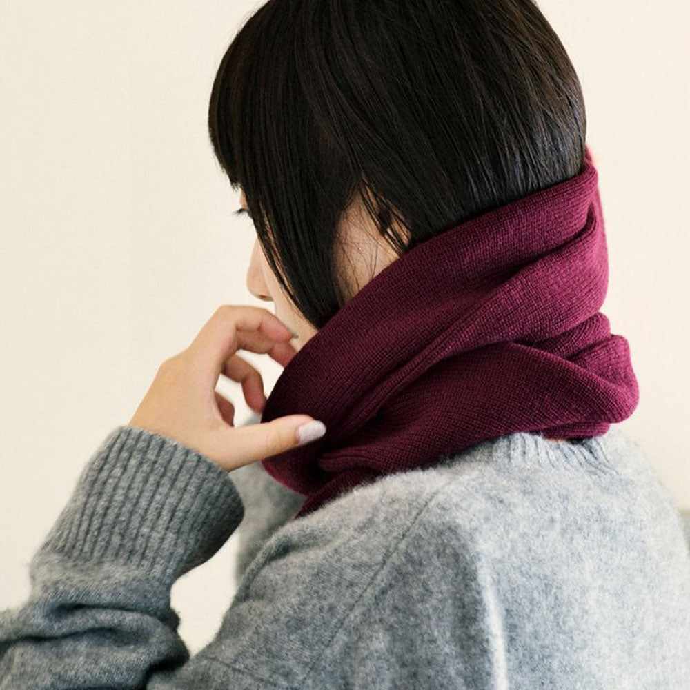 Inspired by army scarves, RoToTo’s stole is a tube-shaped scarf, knitted on a sock knitting machine using an acrylic/wool blend yarn.  The tube-shape design helps retain warm air around your neck. 80% Acrylic, 15% Nylon, 5% Wool Made in Japan. On model.
