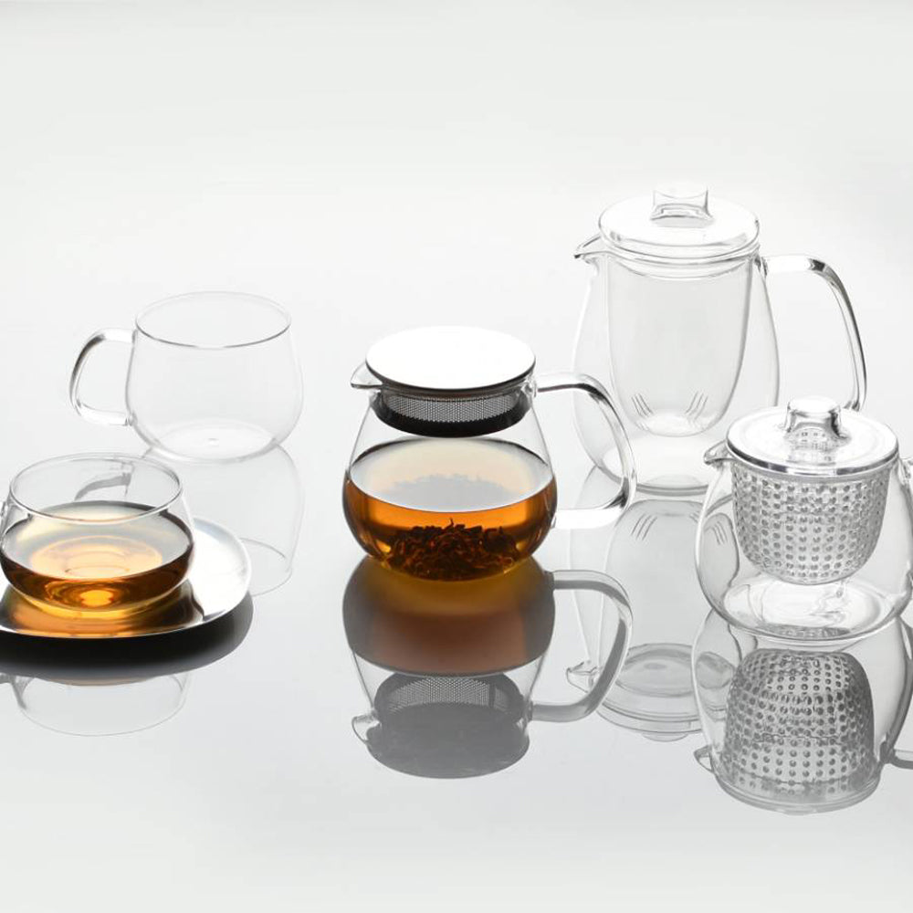 Glass tea pot collection, makes 3/4 small cups or two large mugs of tea. The strainer is built into the lid which fits snuggly with a silicone seal. Simply add loose leaf tea and boiling water, pop the lid on and pour once brewed to your liking.