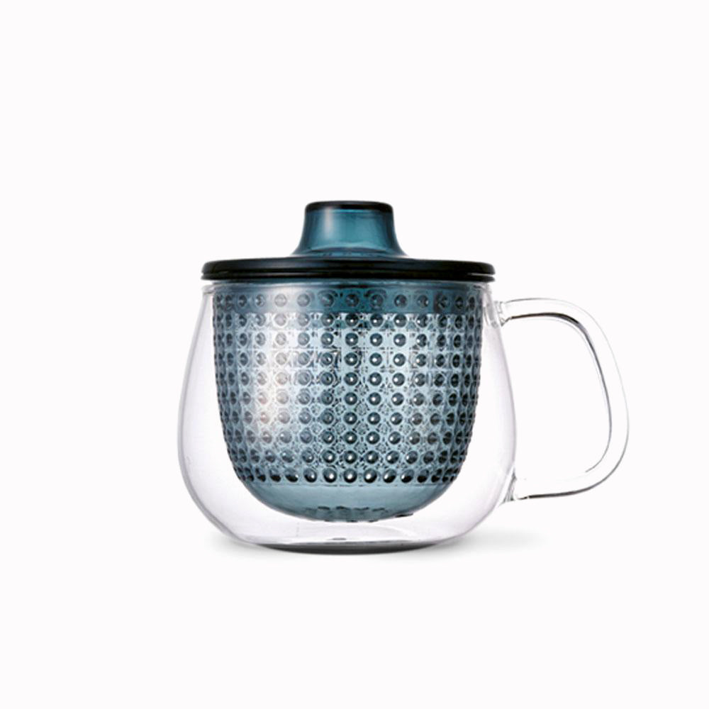 Navy Unitea Mug and Strainer in one from Kinto, Works with any loose leaf tea, the large strainer allows space for the leaves to unfold to give you a perfect brew.